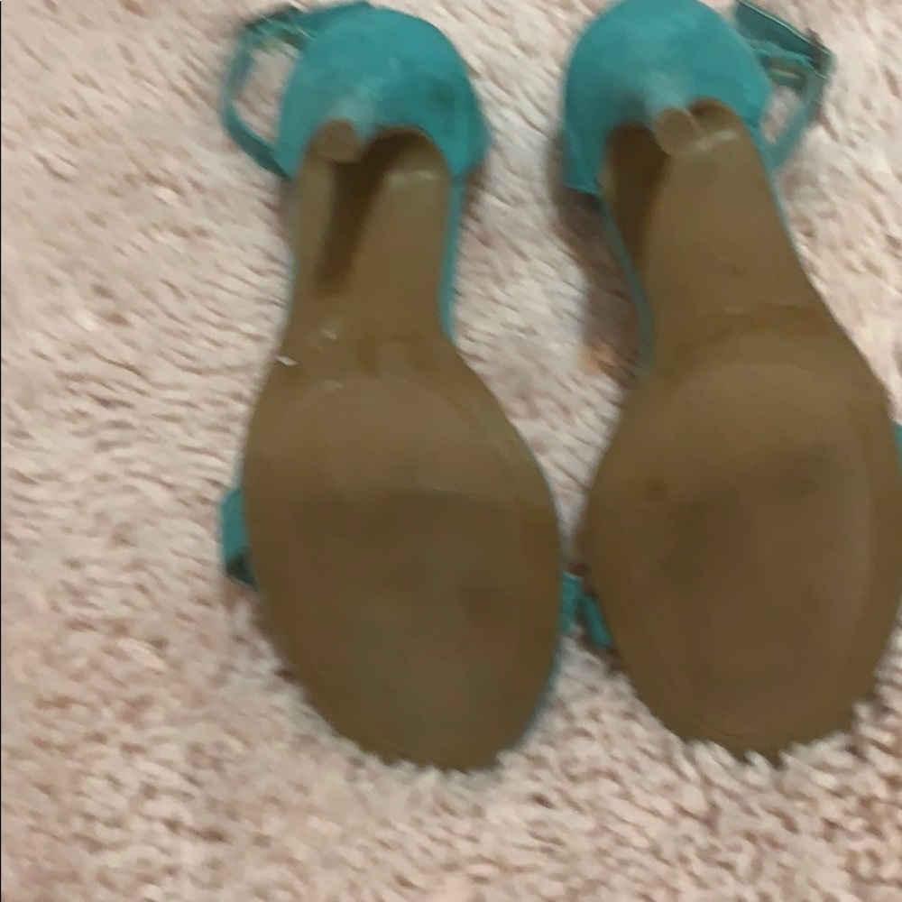 High Heels - Picture 2 of 3